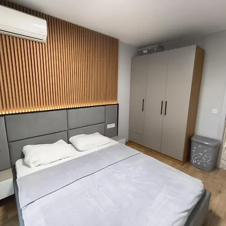 Schoene Im Emilia Romana Park Apartament *