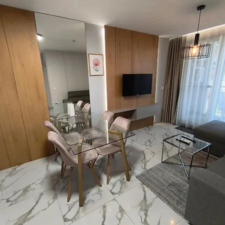 Schoene Im Emilia Romana Park Apartament Słoneczny Brzeg