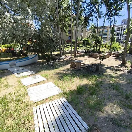 Schoene Im Emilia Romana Park Słoneczny Brzeg